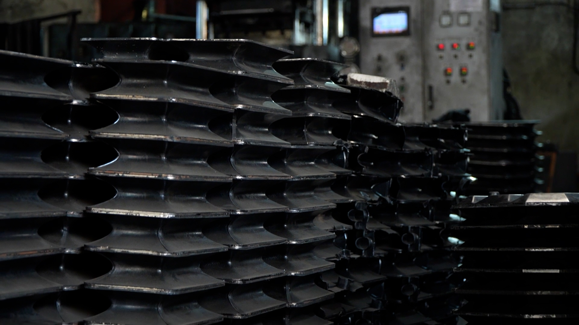 factory-main.00_01_41_24.Still022